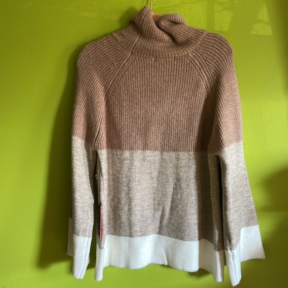 NWT Net.153 Color Block Long Sleeve Turtleneck Tunic Length Sweater Size M/L - Picture 2 of 3